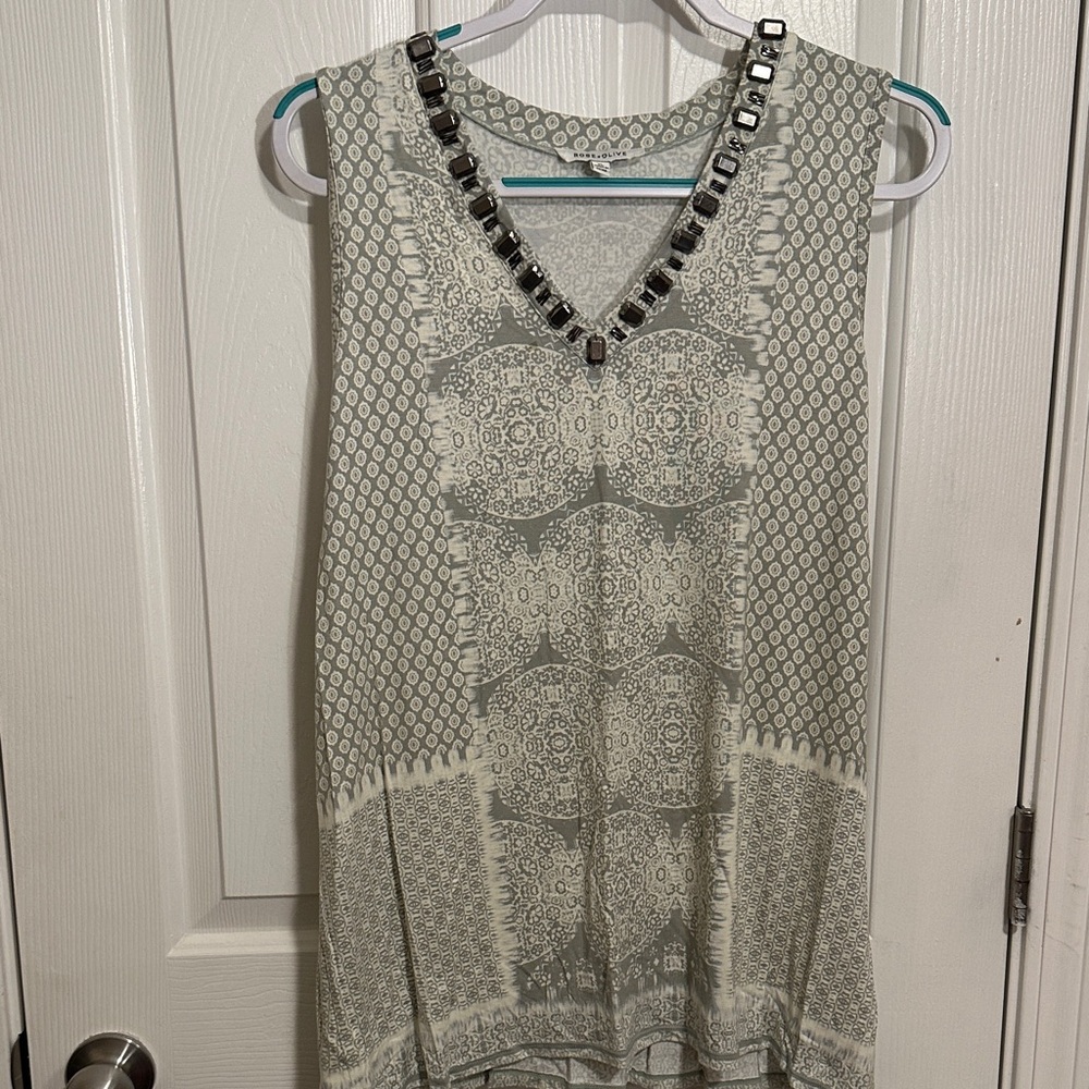 Rose & Olive Light Gray Patterned Blouse
